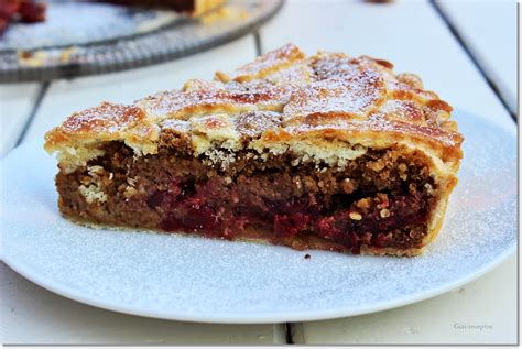 Diós-meggyes pite szeletelve
