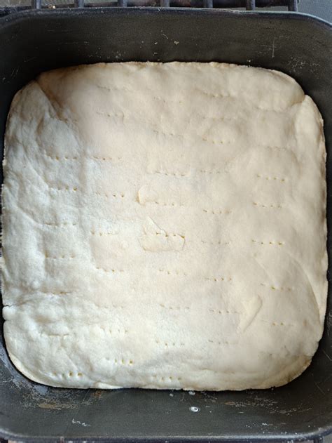 Hűtőben pihenő tészta