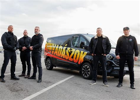 Riff-Kabyl asztaltársaság tagjai egy gyűlésen