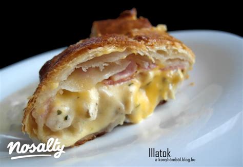 Cheddar sajtos csirkeragu réteslapban