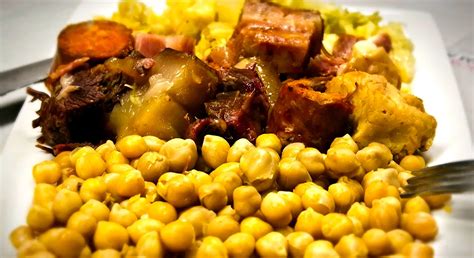 Madridi cocido két fogásban tálalva