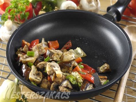 wokban sült zöldségek