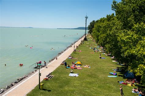Balatonakali strand látképe