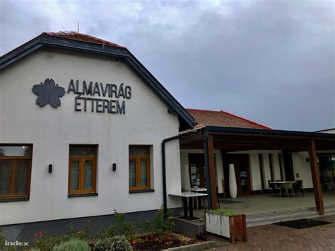 Az Almavirág Étterem és Rendezvényház külső látképe
