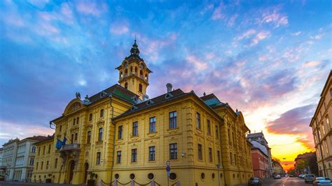A Szegedi Városháza tornya és a Zsolnay tető