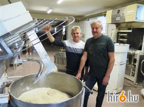 A Friss Cipó Kft. dolgozói munka közben