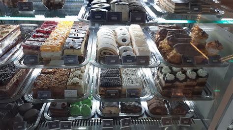 A The Sweet cukrászda süteményei