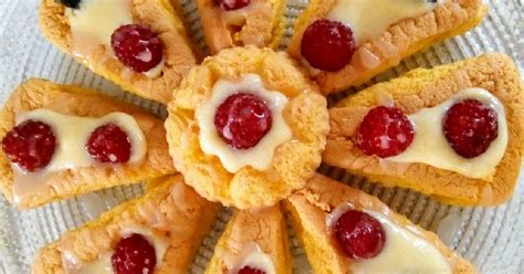 Krémmel töltött tortaszeletek