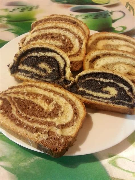 kakaós és fehér tészta egymáson