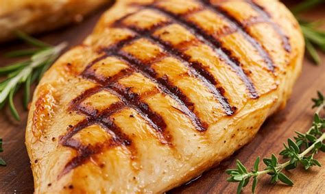 Grillezett csirkemell tejfölös pácban