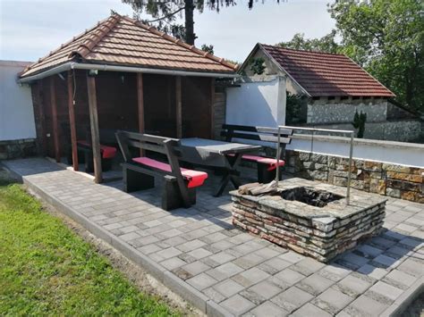 Fedett bográcsozó hely
