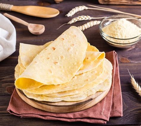 Vékonyra nyújtott tortilla tészta