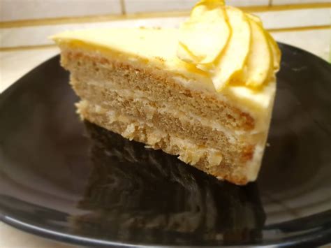 Fahéjas almás torta egy szeletre vágva