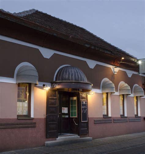Jófalat Vendéglő bejárata