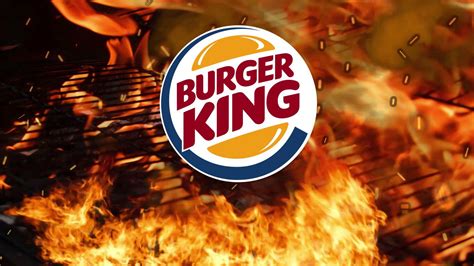 A Burger King logója egy forgalmas városi környezetben