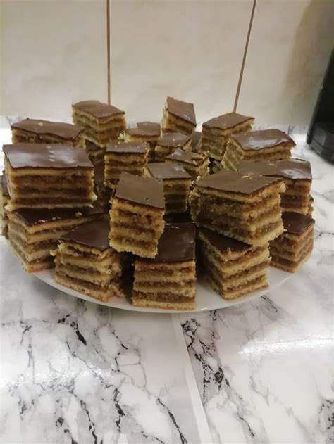 Sütemény szeletelés