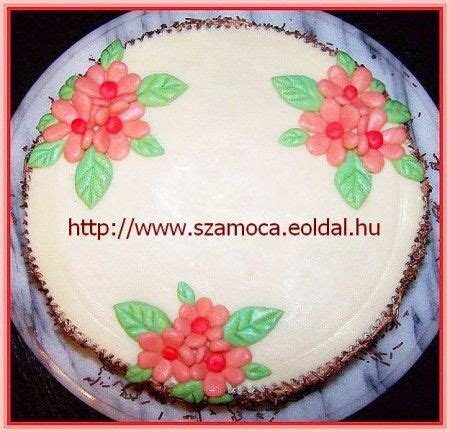 Ünnepi marcipántorta díszítéssel