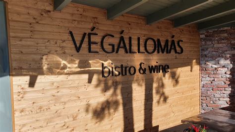 Végállomás Bistro & Wine bejárata