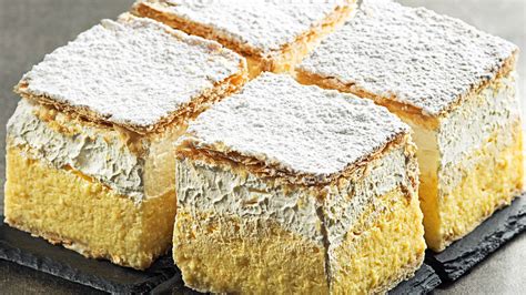 A rétegezett krémes tortaformában