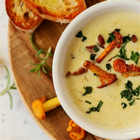 Tál rókagomba krémleves