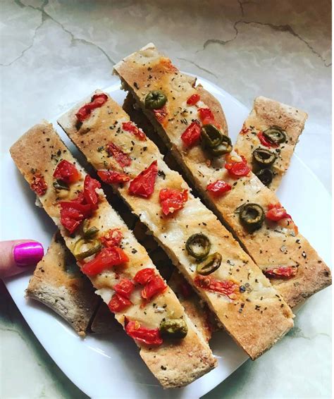 Vegán gluténmentes focaccia rozmaringgal és olívaolajjal