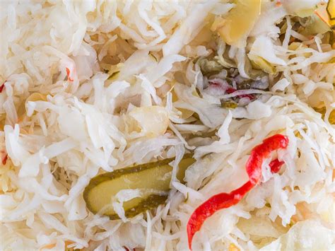 Különböző savanyúságok csomagolásban