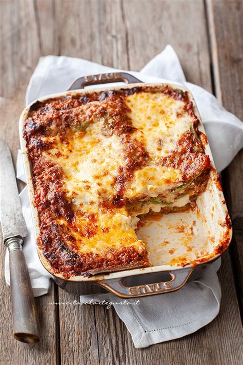 egyedényes lasagne tálalása