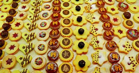 Karácsonyi linzerek válogatása díszítve