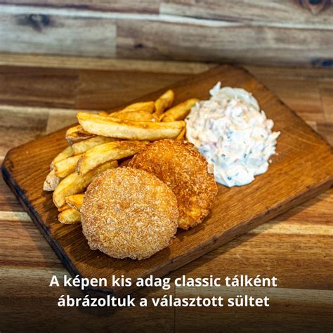 Rántott mozzarella szeletek aranybarnán, egy tányéron
