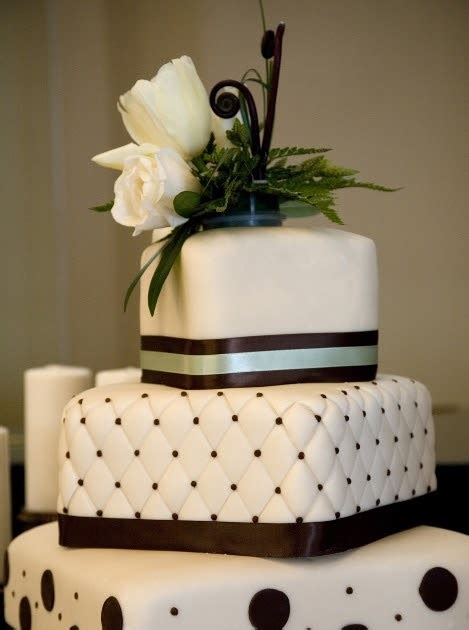 Fondanttal bevont elegáns torta