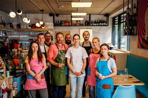 A Street Kitchen logója és a csapat tagjai