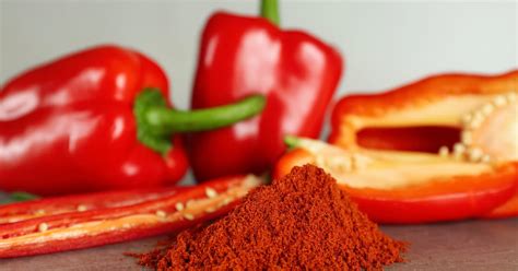 Kalciumhiányos paprika bogyó, tipikus csúcsbarnulással