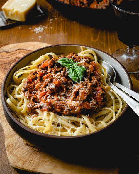 A bolognai szósz lassú főzése fazékban