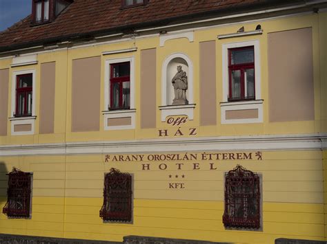 Az Arany Oroszlán Étterem bejárata