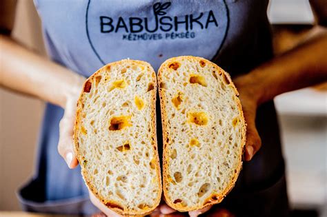 A Babushka Pékség hangulatos erdei faház külsője