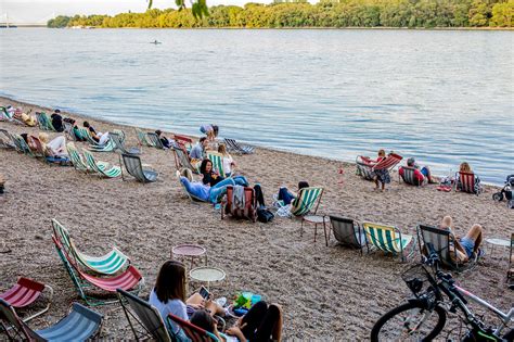 Római-part panoráma a Csónakház Étteremmel