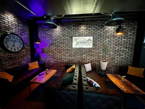 Az Il Treno Pizza Szelet Bar hangulatos belső tere és modern megjelenése