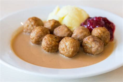 Svéd húsgolyó spagettivel és paradicsommártással