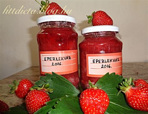 Házi eperlekvár befőttesüvegben