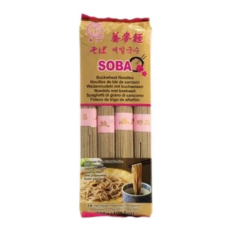 Soba tészta tálban