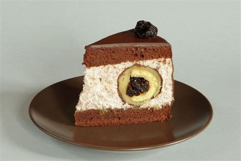 A szilvagombóc torta szeletének belső felépítése
