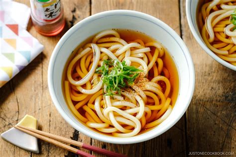Tál udon leves