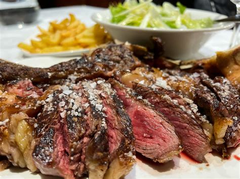 Frissen grillezett txuleta steak