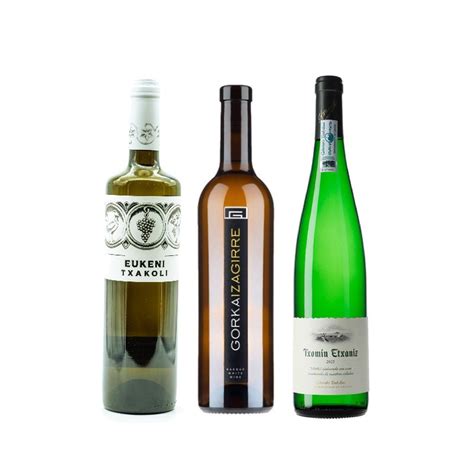 Txakoli bor öntése magasról