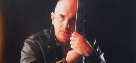 Slamovits István gitárjával