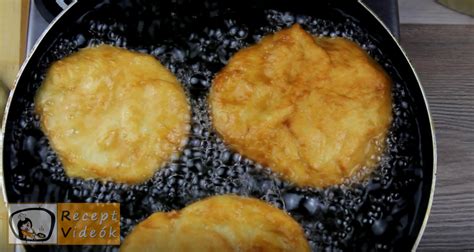 lángos<em>készítés</em>olajban