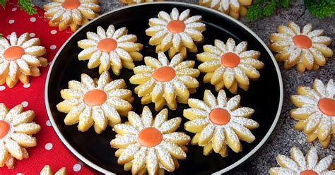 kókuszos linzerek díszítése porcukorral