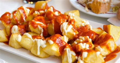 Patatas bravas aiolival és paradicsomszósszal