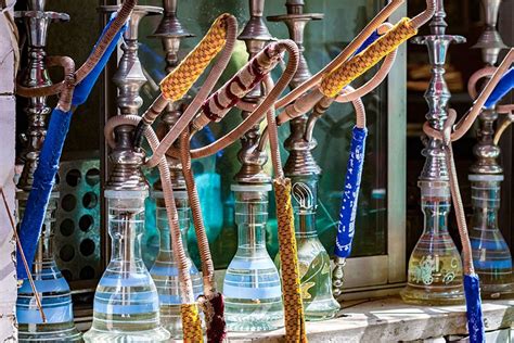 Perzsa vízipipa (shisha) egy autentikus környezetben
