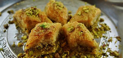 Rózsaszín pisztáciás baklava darabok